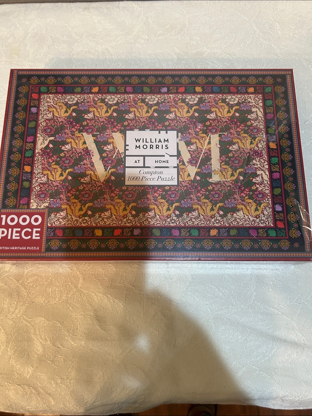 William Morris Compton 1000-Piece Puzzle – Pink and Green Floral Design